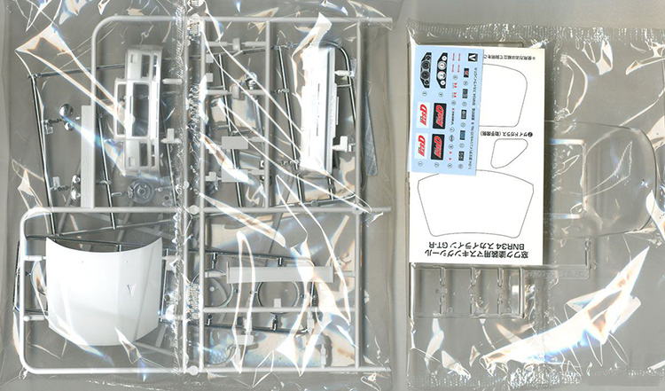 アオシマ 05733 1/24 頭文字D スカイライン GT - Model Kit R34 のレビューと価格