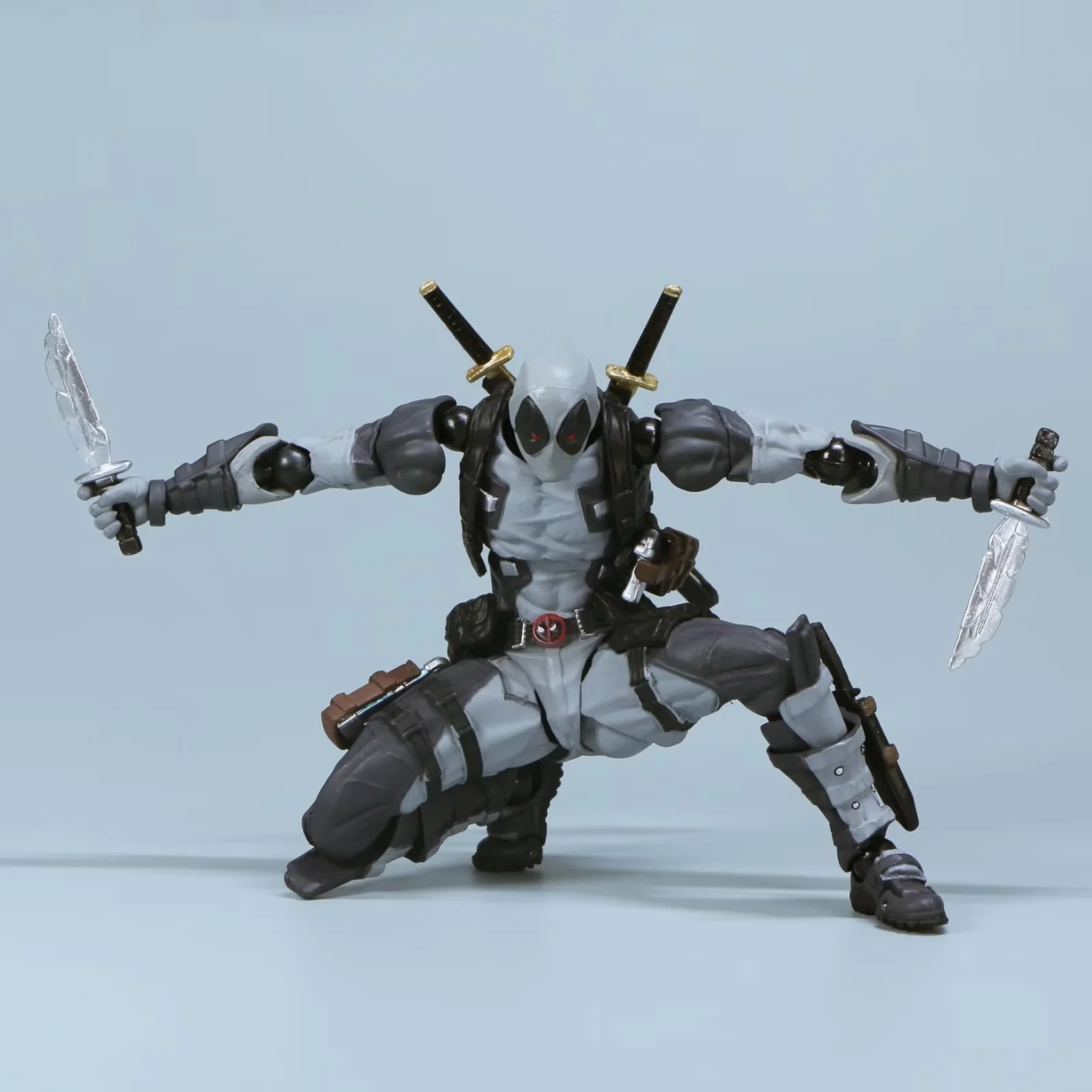 アメージング山口デッドプール 2.0 グレーアクションフィギ - Model Kit Batman のレビューと価格